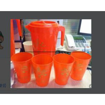 Nuevas jarras plásticas chinas 2015 de las mercancías con las tazas